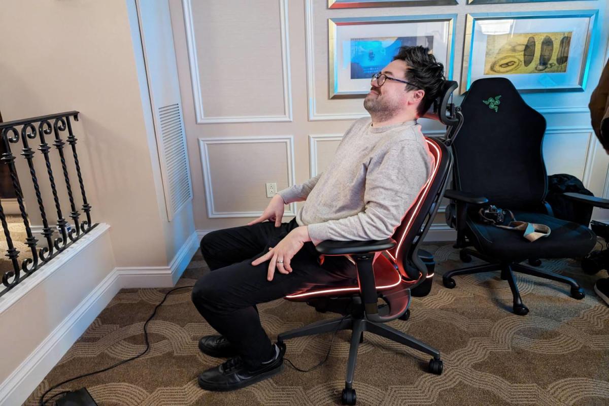 Razer's Heated Gaming Chair Keeps Players Warm During Long Sessions