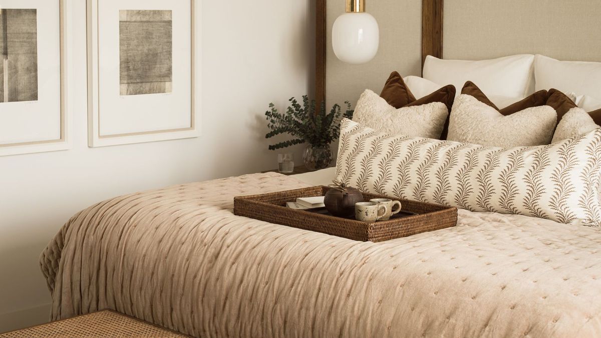 Bedding Colors to Maximize Bedroom Space