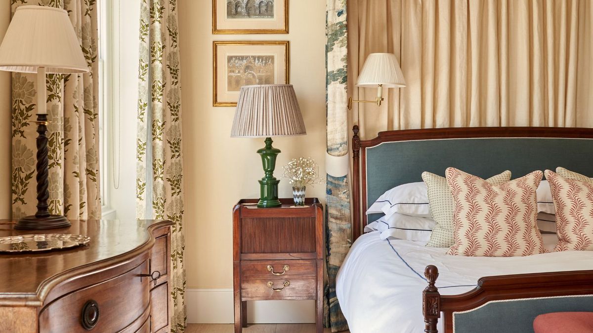 Unlocking Timeless Style: Decorating with Vintage Finds