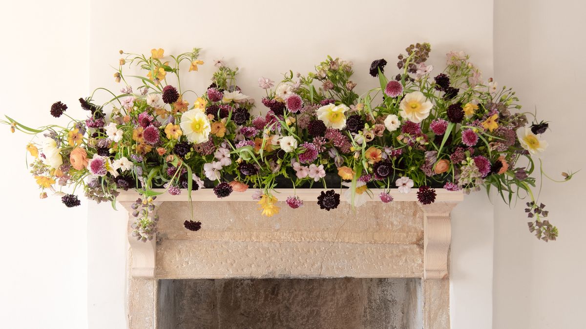 Spring Mantel Décor Ideas