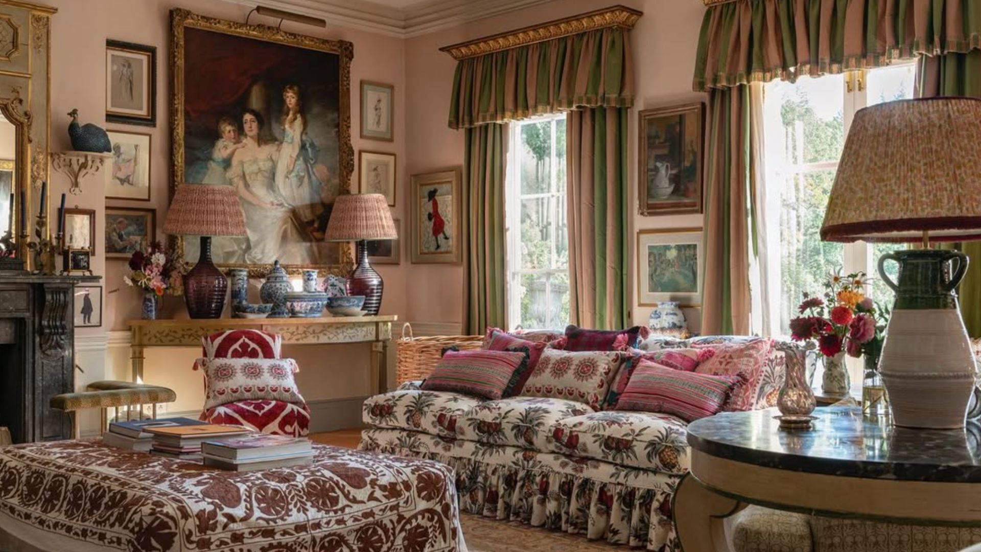 Living Room Paint Colors to Avoid in 2025