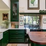 This pink and green open-plan kitchen and living room proves that complementary colors are the perfect way to achieve a harmonious space