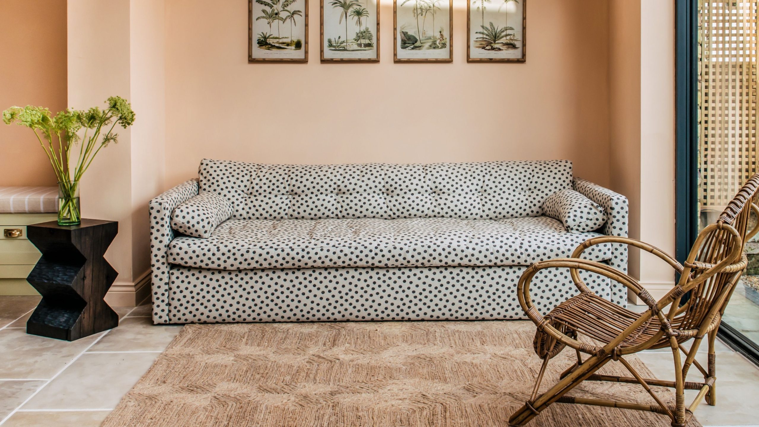How to Embrace the Latest Polka Dot Trend in Our Interiors