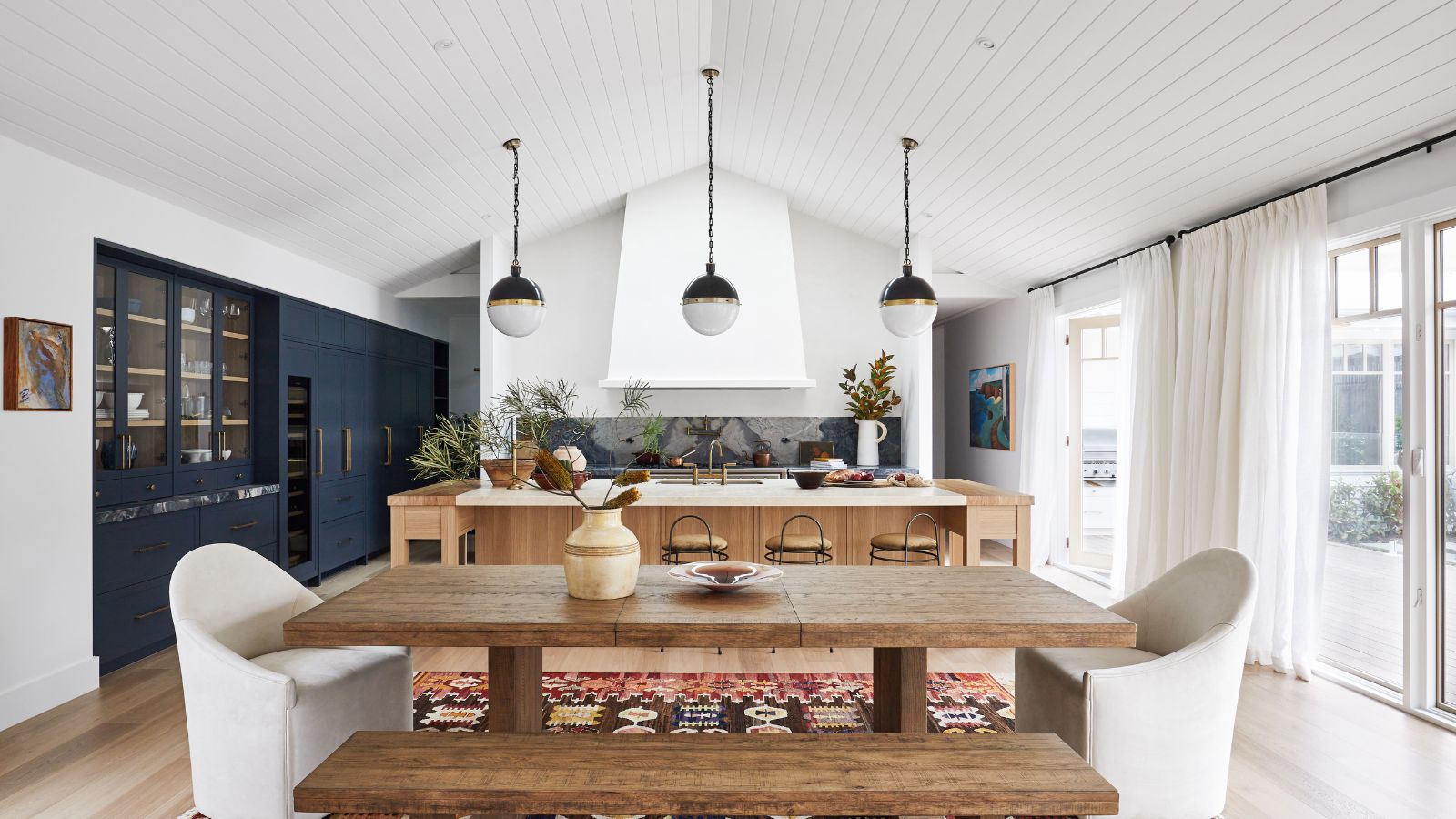 Create a tranquil lakeside retreat, no matter your location, with our 10 favorite lake house decor ideas